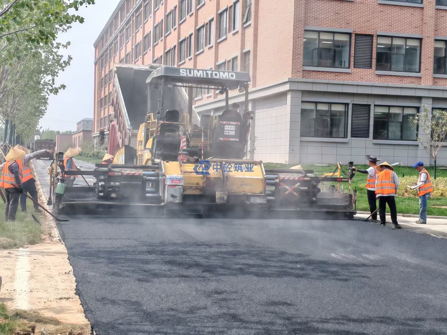 西安沥青路面施工全攻略——构筑城市道路的坚实基石(图1) image_1778890039742.jpg