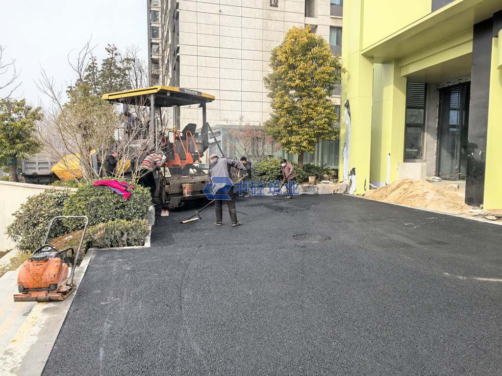 西安沥青路面摊铺必看!3大要点助你选对施工团队(图2) 西安沥青路面摊铺必看!3大要点助你选对施工团队(图2)