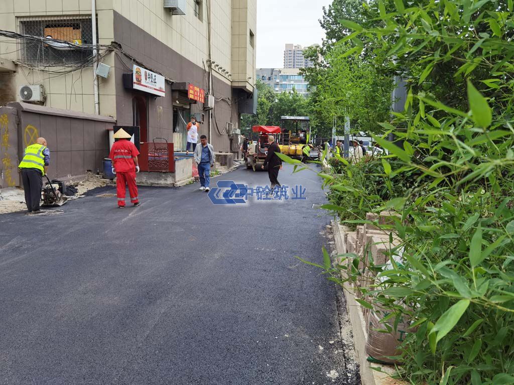 西安白改黑沥青道路工程怎么做?现场揭秘5大注意事项(图1) 配图