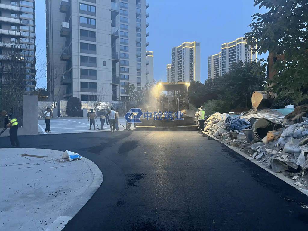 精工筑就品质归家路:西安龙湖华西高新云河颂小区沥青路面摊铺工程纪实(图1) 2026-07-01 201216.jpg