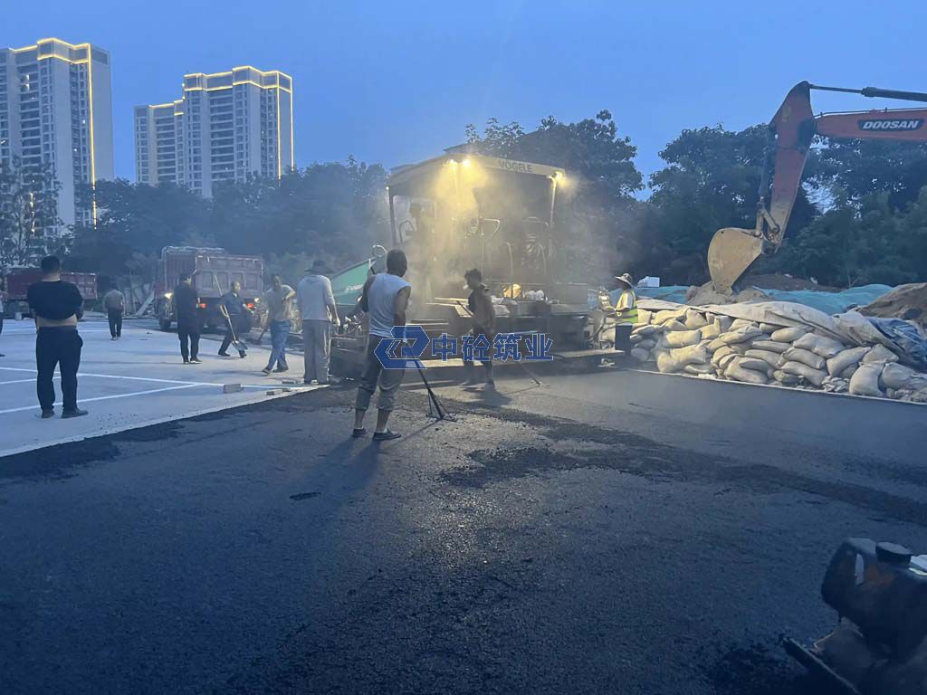 精工筑就品质归家路:西安龙湖华西高新云河颂小区沥青路面摊铺工程纪实(图3) 2026-07-01 201157.jpg