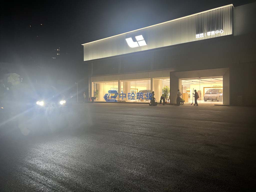 精工细作,旧貌焕新:西安市高新区理想零售中心水泥路面拉毛加摊铺沥青工程纪实(图1) 2026-07-07 020249.jpg
