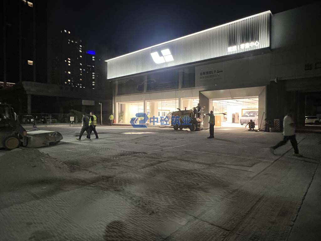精工细作,旧貌焕新:西安市高新区理想零售中心水泥路面拉毛加摊铺沥青工程纪实(图2) 2026-07-06 211810.jpg